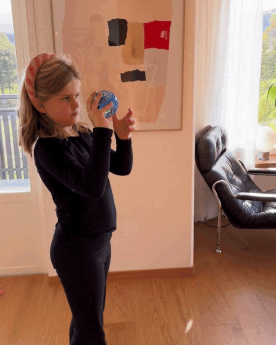 Barn som leker med Svävis
